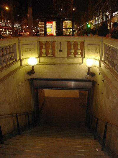 地下鉄George X駅の入口