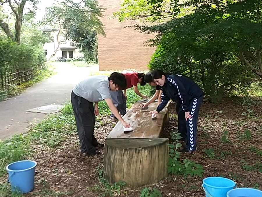 10月17日の学生理事による水洗い作業