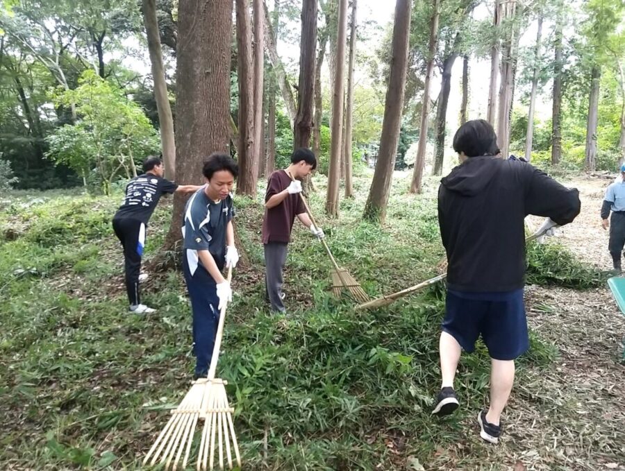 ひょうたん池北側での刈取ゴミ収集搬送作業その１