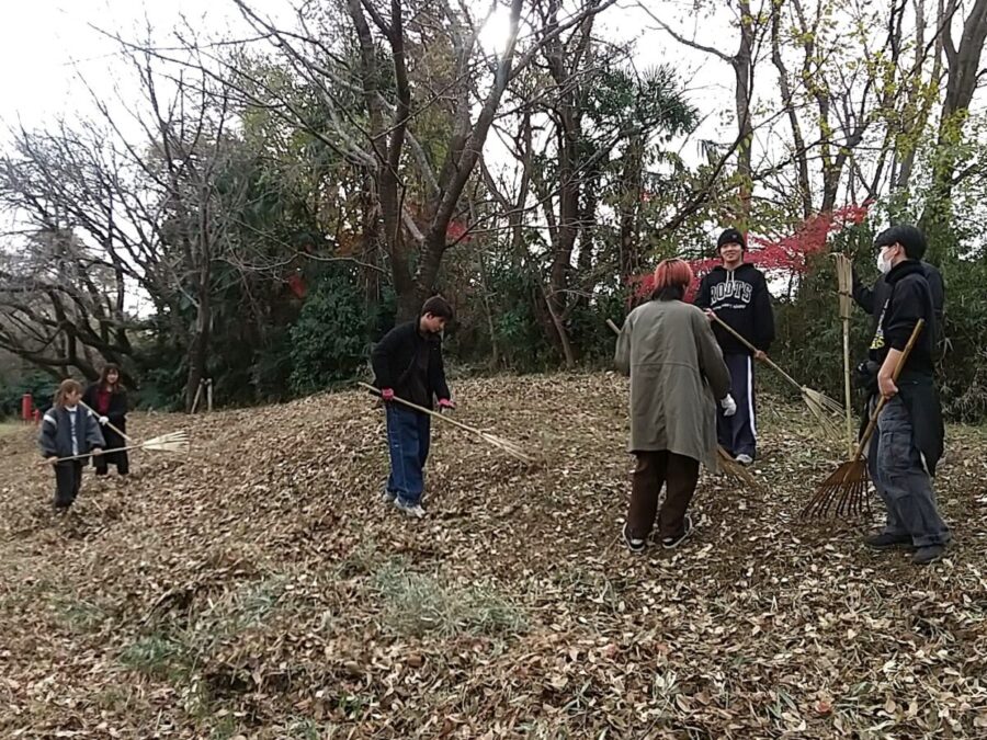 2班の岸田ロード南側での作業