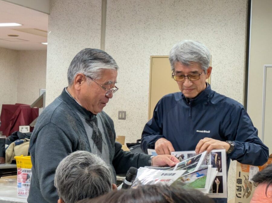 冬芽の説明をされる福嶋顧問と、名司会者の井田さん